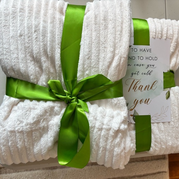 Wedding Blanket Throws for Outdoor Wedding (2) - Picture 2 of 4